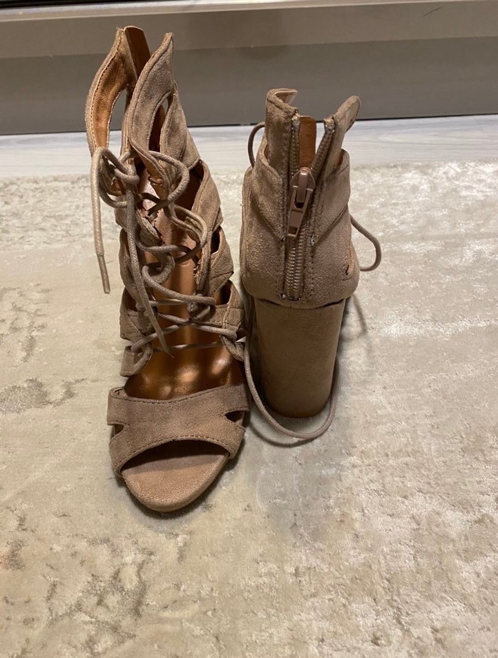 Bej Süet Dolgu Topuklu Kadın Sandalet - Görsel 3