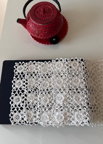  El İşi Dantel Kare Örtü