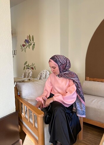 Siyah saten etek