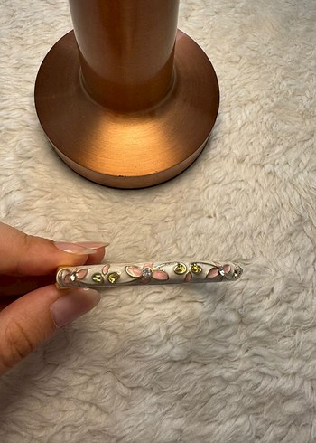 Çiçek Desenli Beyaz Mineli Bileklik - Görsel 2