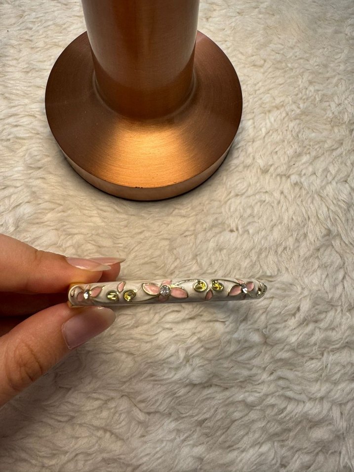 Çiçek Desenli Beyaz Mineli Bileklik - Görsel 2