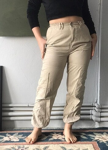 Paçaları lastikli kargo pantolon 