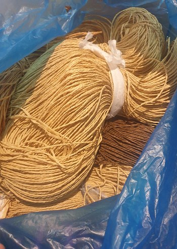  Beden Kağit ip Doğal Tonlarda El İşi İplikleri 100 gr fiyatidir