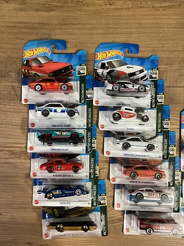 Hot Wheels Retro racers 14 Arabadan oluşan set