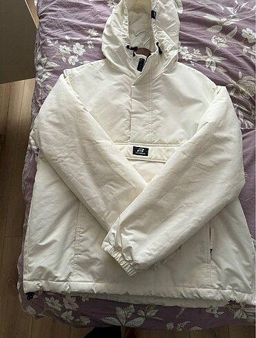 m Beden beyaz Renk Pull&Bear kanguru mont