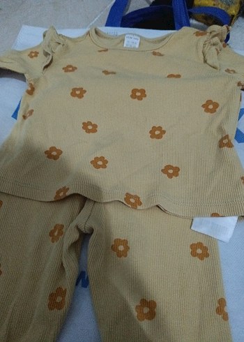 Kahverengi Çiçek Desenli Bebek Kız Takımı - Görsel 3