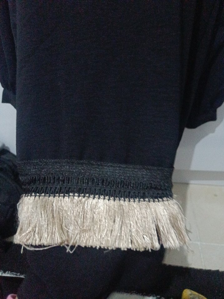 Püsküllü Siyah Uzun Kollu Kadın Tunik - Görsel 2