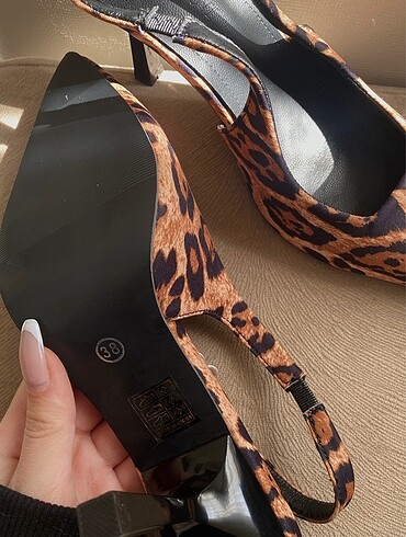 Diğer leopar desen topuklu ayakkabı
