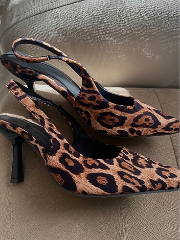 leopar desen topuklu ayakkabı