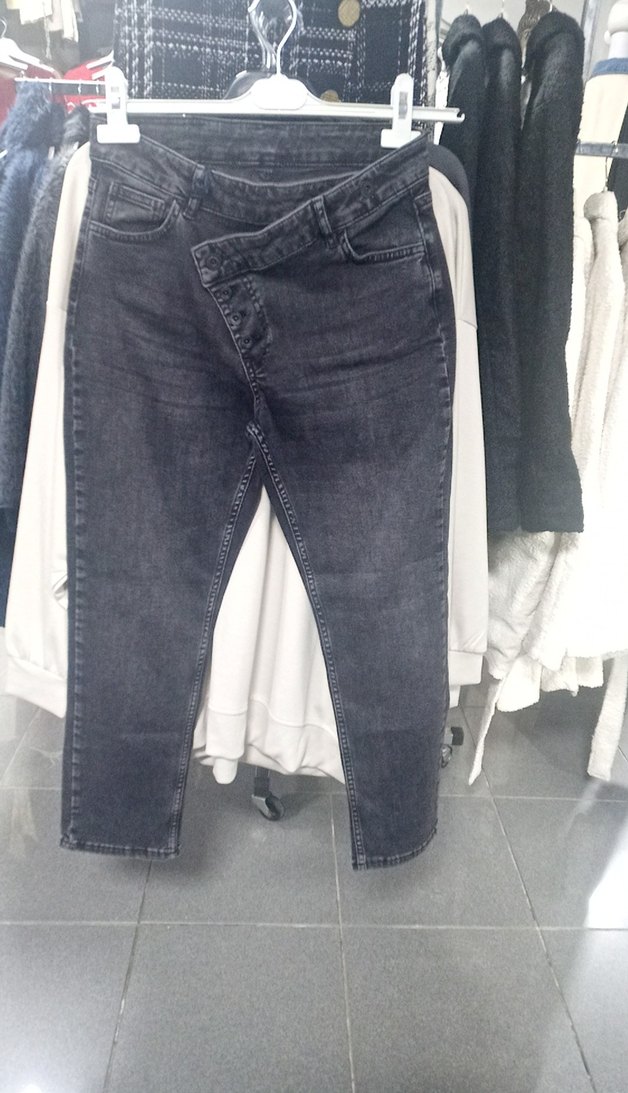 Modelli Gri Kadın Kot Pantolon - Görsel 3