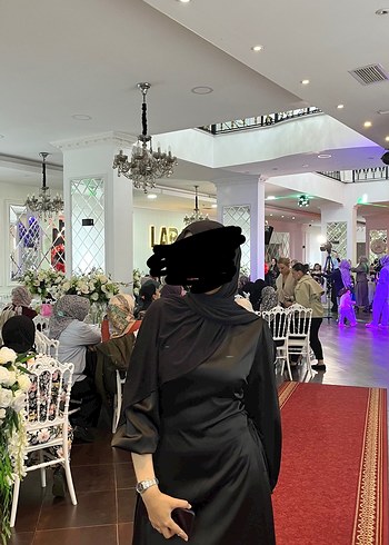 44 Beden siyah Renk Siyah Yüksek Yakalı yandan bağcıklı saten abiye