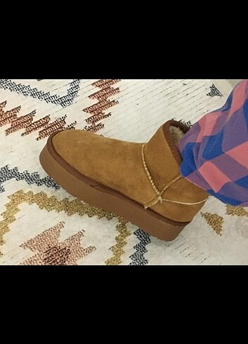 38 Beden UGG bot 