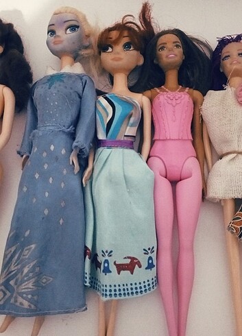 Barbie bebekler ve eşyaları fiyata hepsi dahil