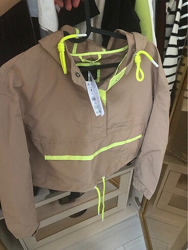 BERSHKA KANGURU MONT