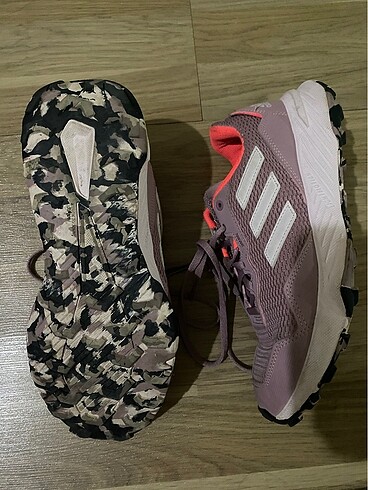 38,5 Beden Adidas Spor Ayakkabı