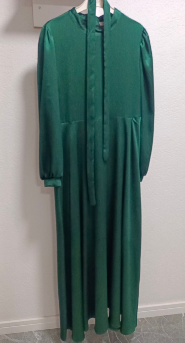 Uzun Yeşil Drapeli Kadın Elbise - Görsel 2
