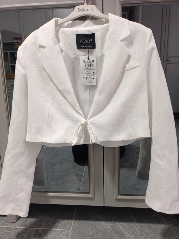 Beyaz Düğmeli Keten Mini Blazer - Görsel 4