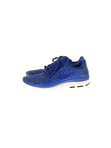 Nike Spor Ayakkabı %70 İndirimli.
