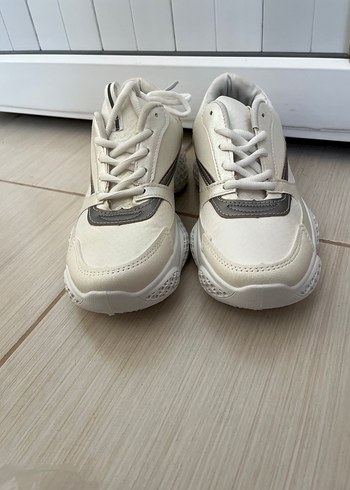 Beyaz Bağcıklı Spor Kadın Sneaker - Görsel 2