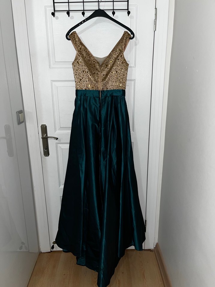 Uzun Parlak Altın Renkli Abiye Elbise - Görsel 3