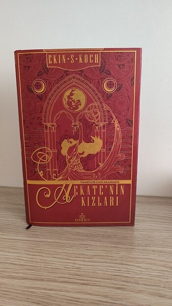 Hekate'nin Kızları Vhartlox Cadı Akademisi Ekin S. Koch ciltli