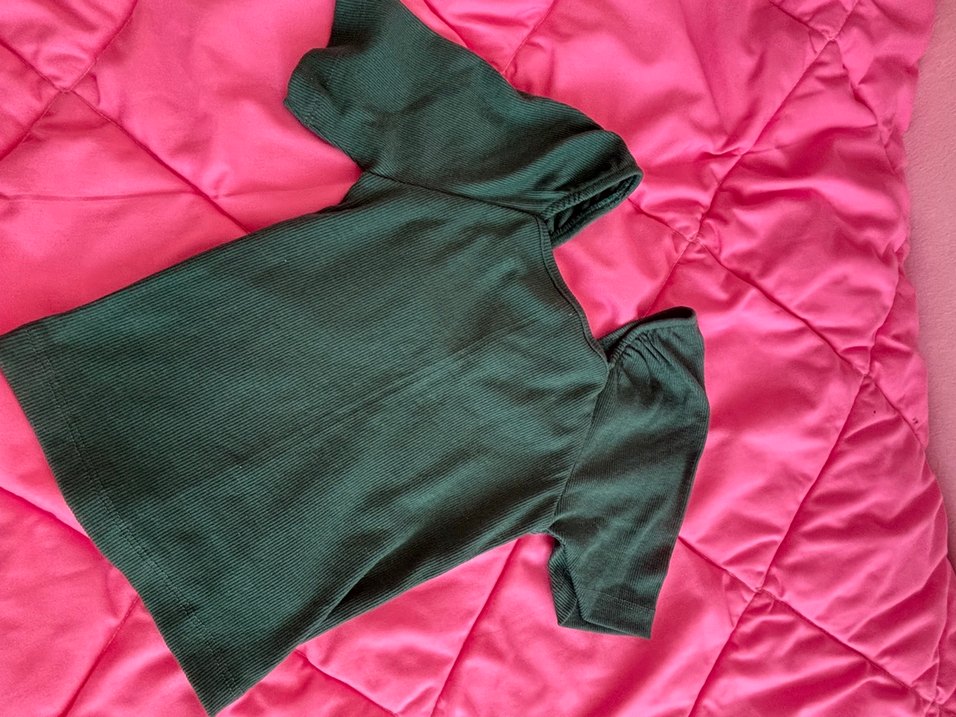 Koyu Yeşil V Yaka Kız Tişörtü - Görsel 3