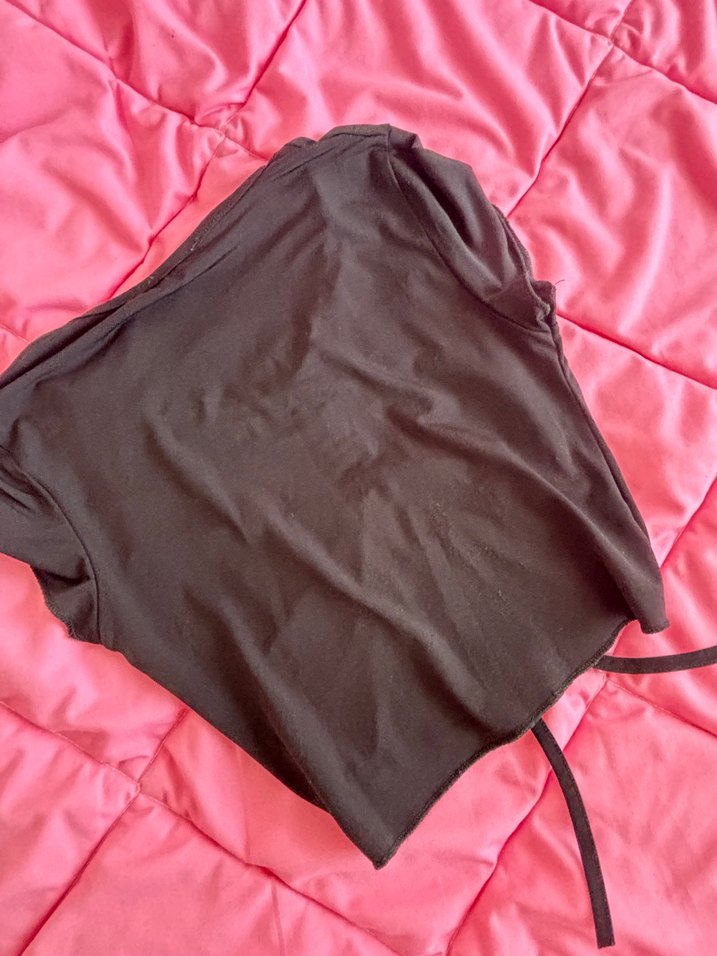 Siyah V Yaka Büzgülü Crop Top - Görsel 3