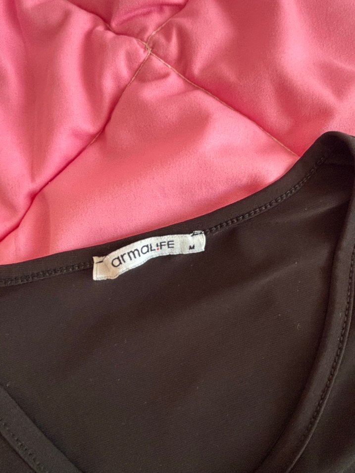 Siyah V Yaka Büzgülü Crop Top - Görsel 2