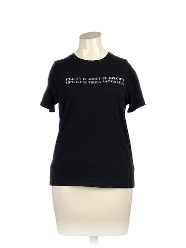 Bershka T-shirt %70 İndirimli.