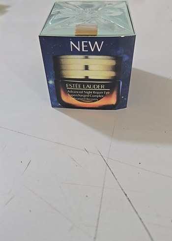 Estée Lauder Gece Onarıcı Göz Kremi