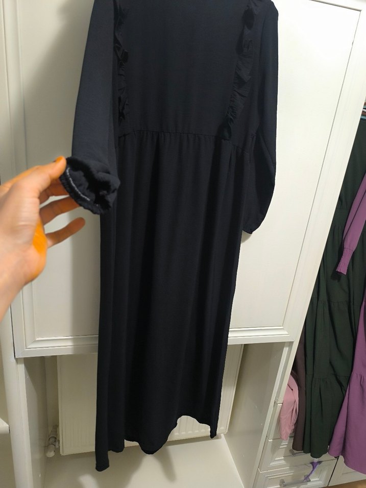 Uzun Kollu Siyah Volanlı Uzun Elbise - Görsel 2