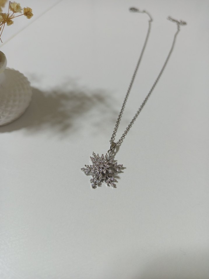 Altın Renkli Payetli Midi Kolye - Görsel 3