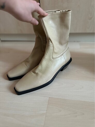 Zara bot etiketli