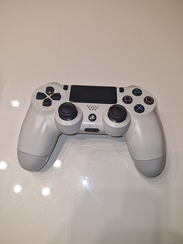 Beden Playstation 4 ve şarj istasyonu