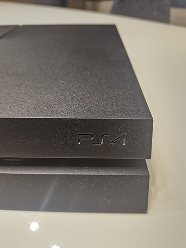 Sony Playstation 4 ve şarj istasyonu