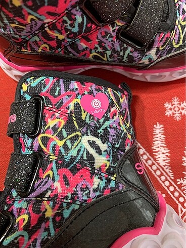 27 Beden Skechers heart lights bot