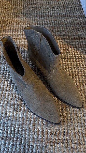 Pull&bear western bot