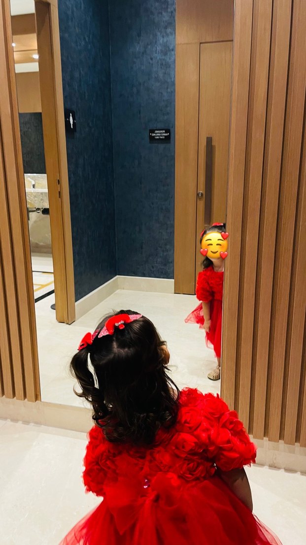 ***SATILDII ****
Kırmızı gül detaylı tütülü elbise - Görsel 3