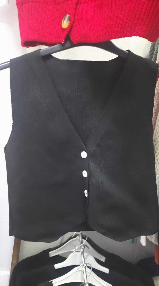 Siyah Triko Düğmeli V Yaka Yelek - Görsel 2