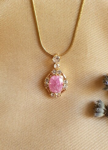 Pembe Taşlı Çelik Kolye 