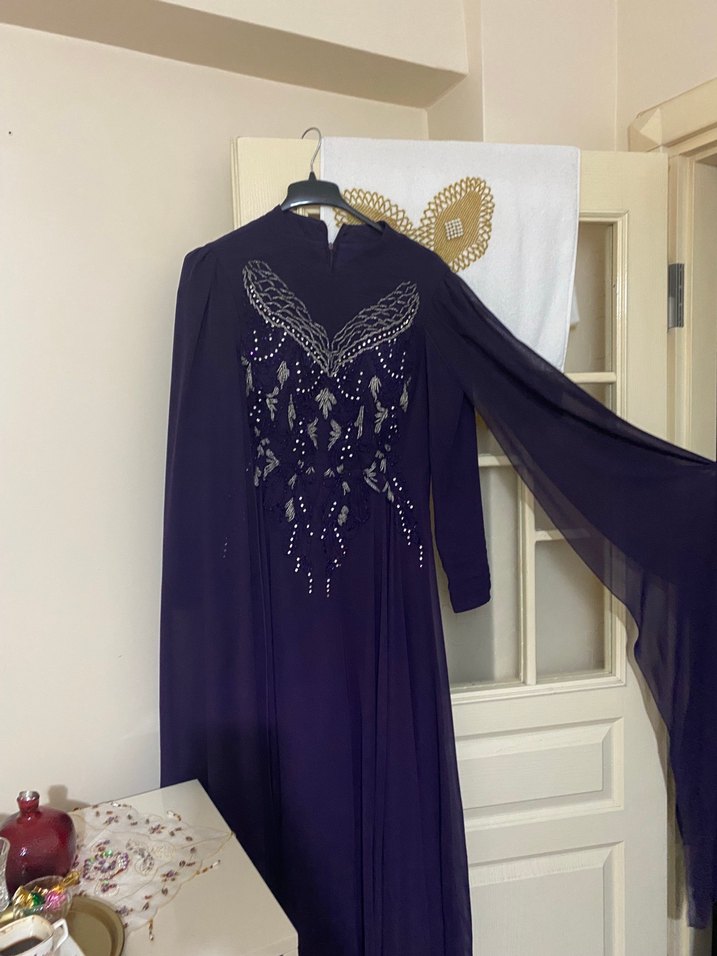 Uzun Mor Nakışlı Straplez Abiye - Görsel 2