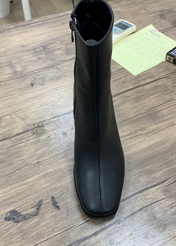 Bershka Siyah Minimalist Kadın Topuklu Bot