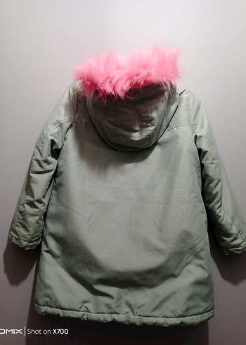 6-7 yaş LCW Kız Çocuk Kürklü Kışlık Mont - Görsel 3