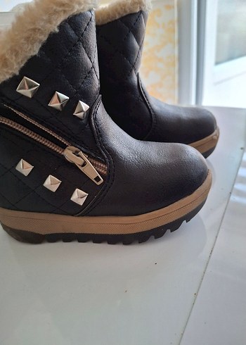 Kız Çocuk siyah, Kürklü Rock Punk Bot