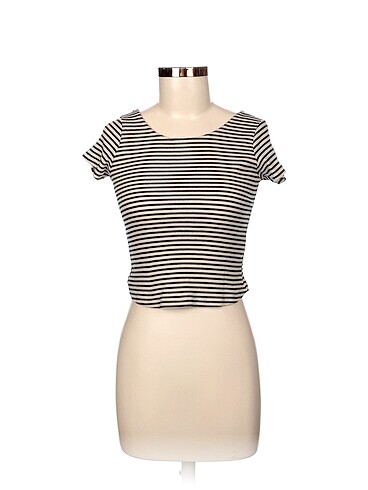 Zara T-shirt %70 İndirimli.