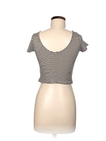 l Beden Zara T-shirt %70 İndirimli.