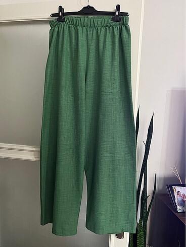 Yeşil renk pantolon beli lastikli