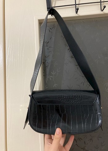 Kemer Detaylı Siyah Yılan Desenli Deri Çanta - Görsel 3