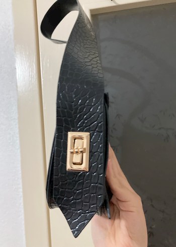 Kemer Detaylı Siyah Yılan Desenli Deri Çanta - Görsel 2