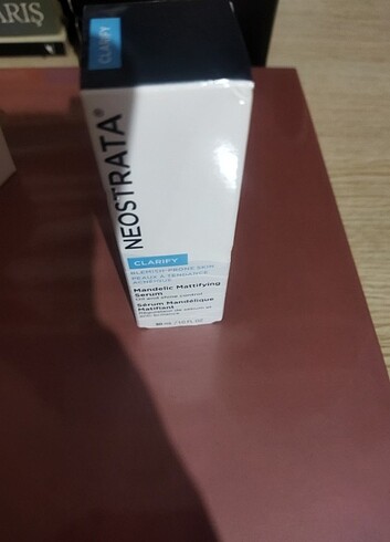 Diğer Neostrata yağ ve parlama karşıtı nemlendirici serum 